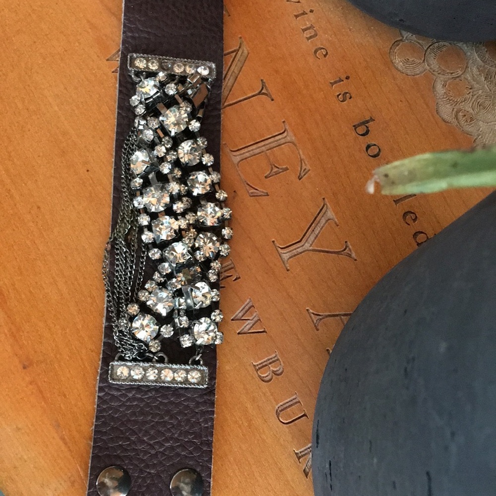 Brown leather bracelet with rhinestones